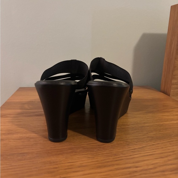 Italian Shoemakers Black strappy wedge slip on sandals size 7 NWOT - Picture 5 of 10